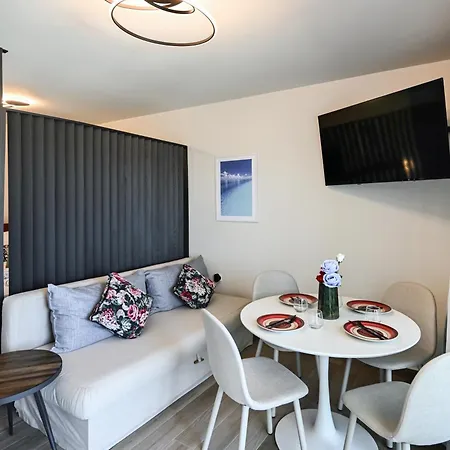 Daire Ionian Pearl Nikiana